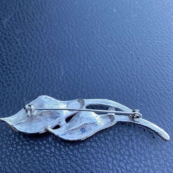 Vintage Silver Enamel Calla Lily Brooch Rhinestone Accents Elegant Floral Design - Picture 4 of 5